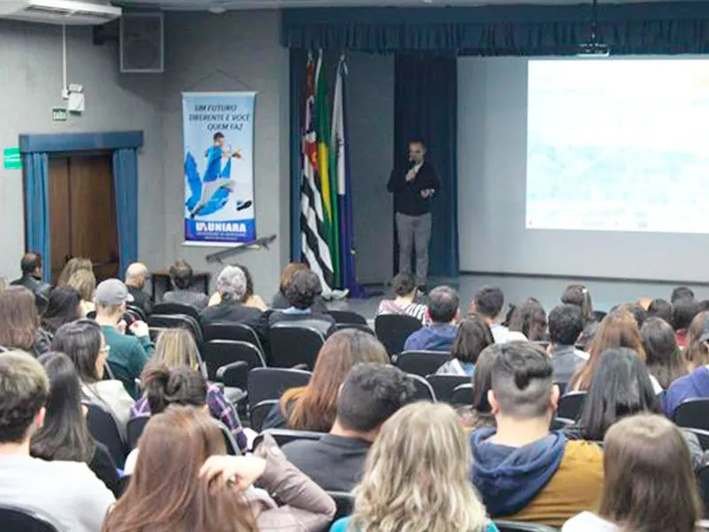 Semana de arquitetura e urbanismo na Uniara